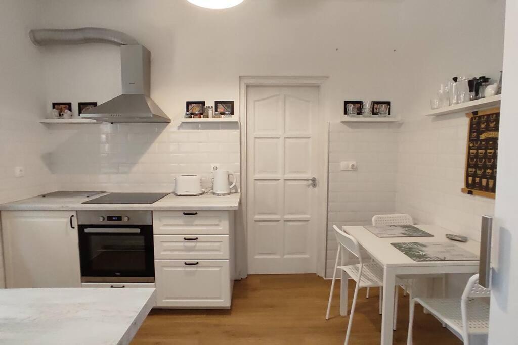 Flora House 3 Minutes From Lake Balaton Keszthely Esterno foto